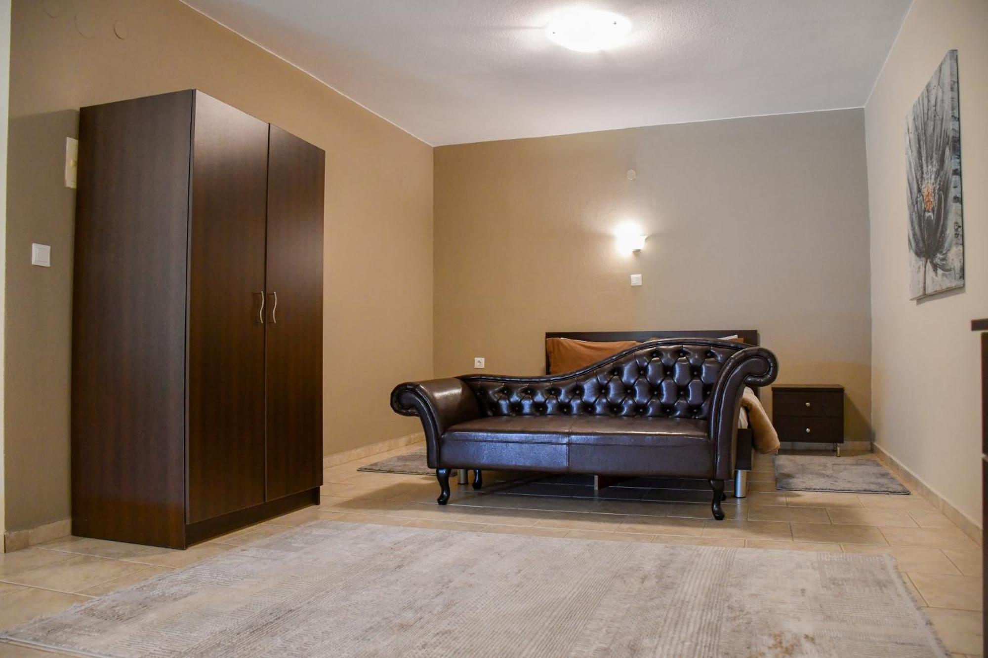 Toula Rooms Ángistron Dış mekan fotoğraf